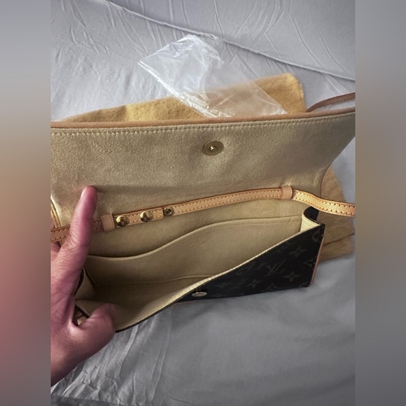Louis Vuitton Monogram Twin Pochette preloved in pristine condition - Picture 2 of 9